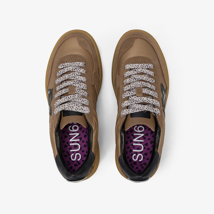 Z45238 Sneakers