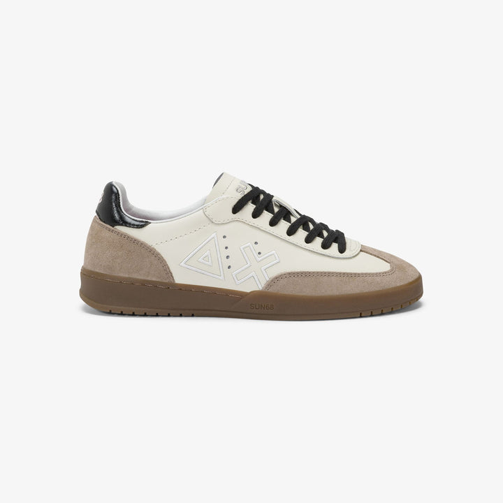 Z45242 Sneakers
