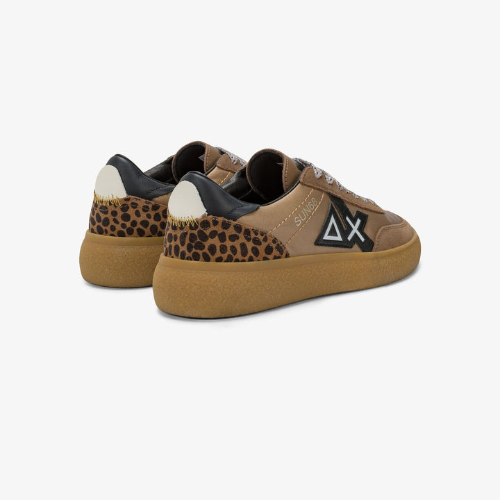 Z45238 Sneakers