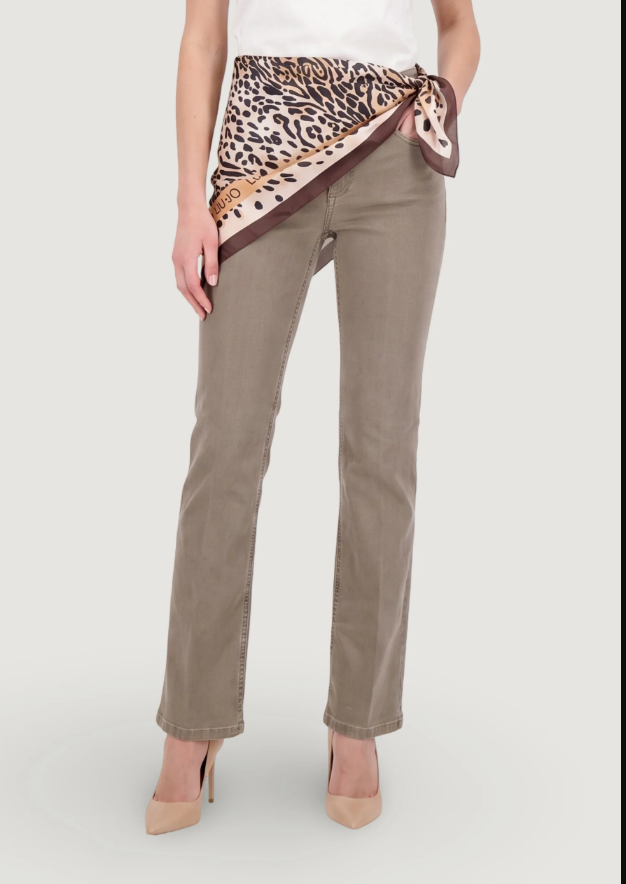 UF6107 T778A Jeans