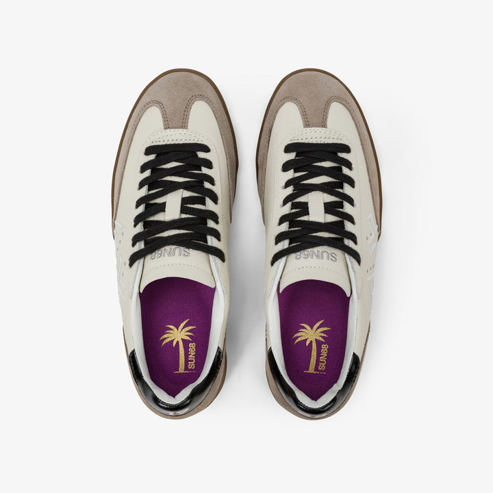 Z45242 Sneakers