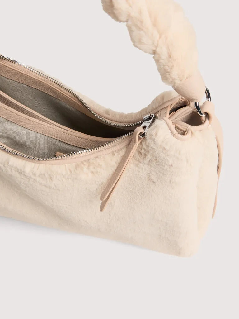 E1T6913 03 01 Borsa