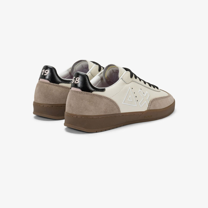 Z45242 Sneakers
